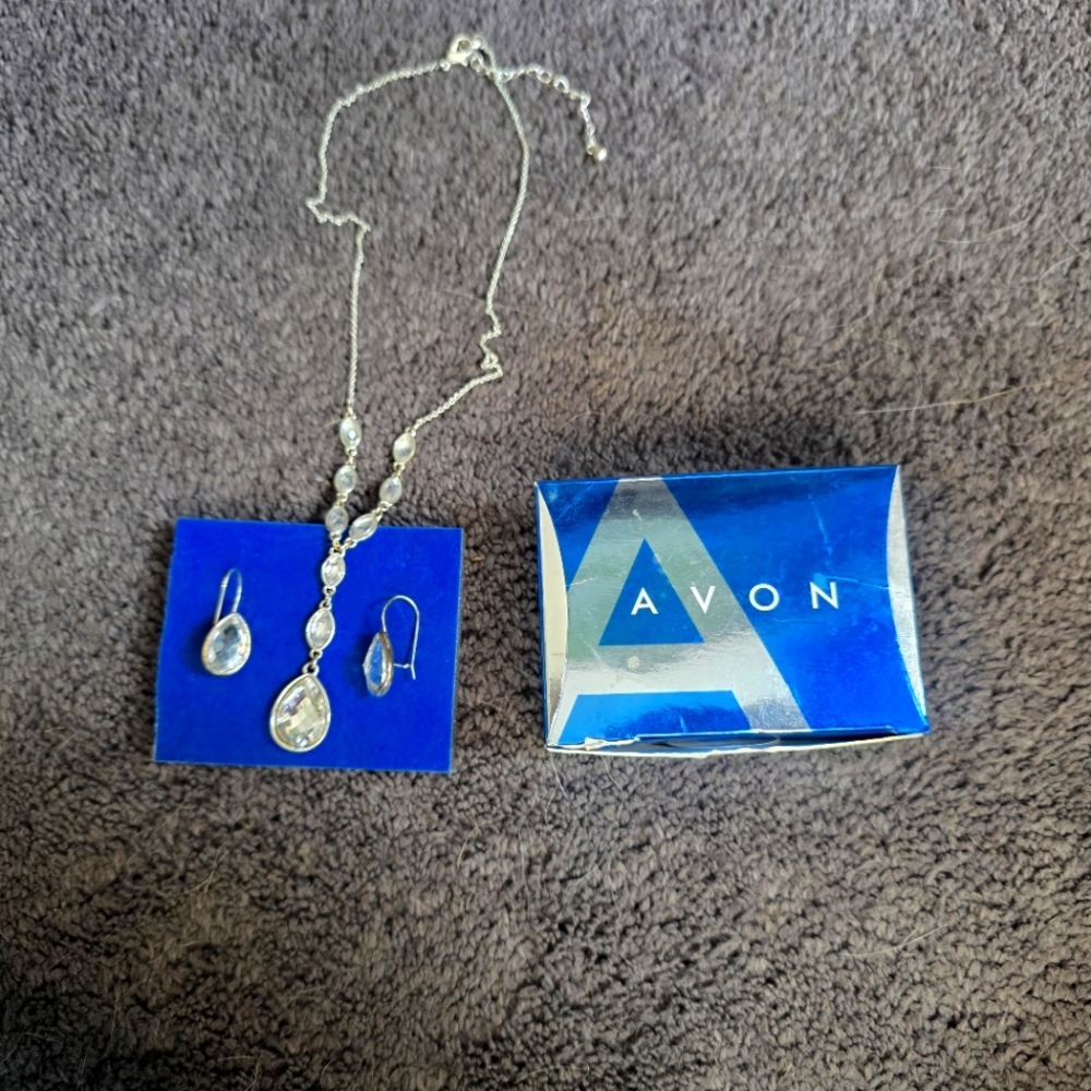 Avon Draped necklace and tear drop earring set